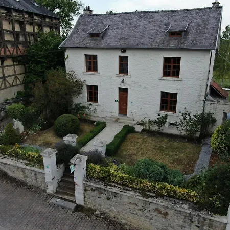 Luxurious Holiday Home With Garden In Gimn E *
