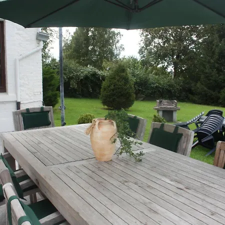 Luxurious Holiday Home With Garden In Gimn E * Doische